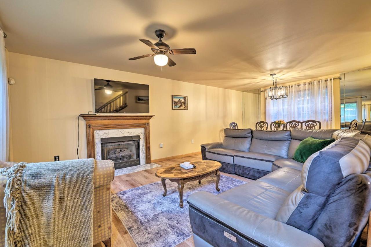 Spacious Tobyhanna Home With Lake Access And Fire Pit! Kültér fotó