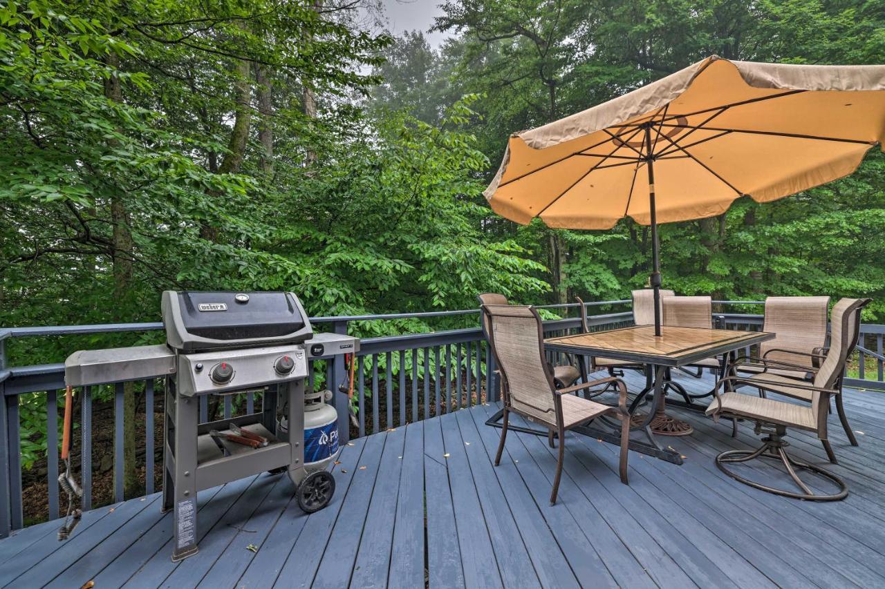Spacious Tobyhanna Home With Lake Access And Fire Pit! Kültér fotó