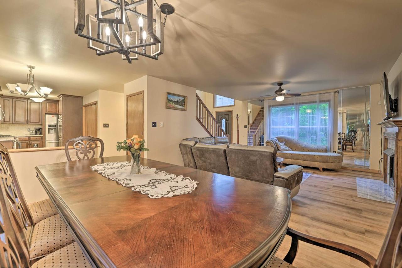 Spacious Tobyhanna Home With Lake Access And Fire Pit! Kültér fotó
