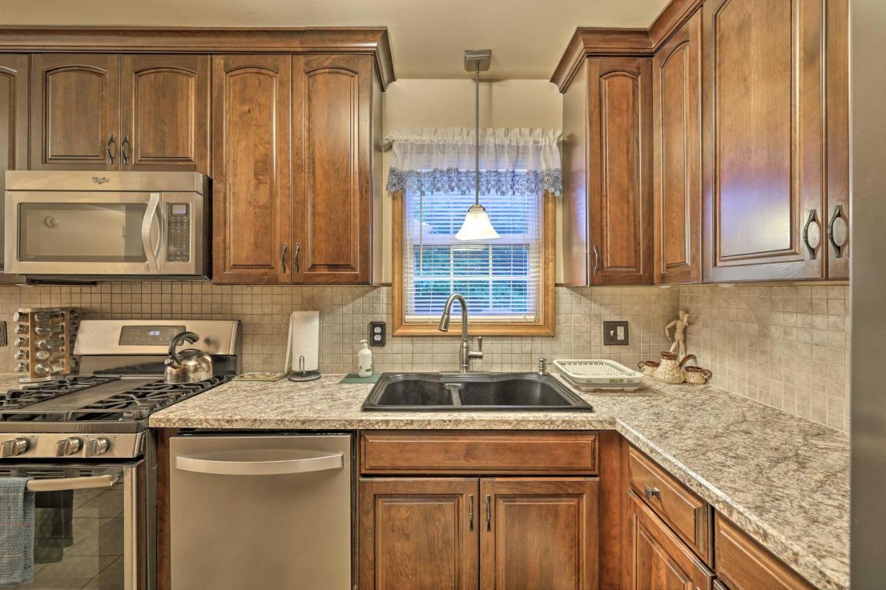 Spacious Tobyhanna Home With Lake Access And Fire Pit! Kültér fotó