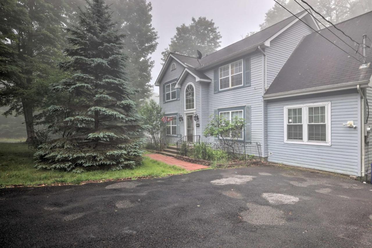 Spacious Tobyhanna Home With Lake Access And Fire Pit! Kültér fotó