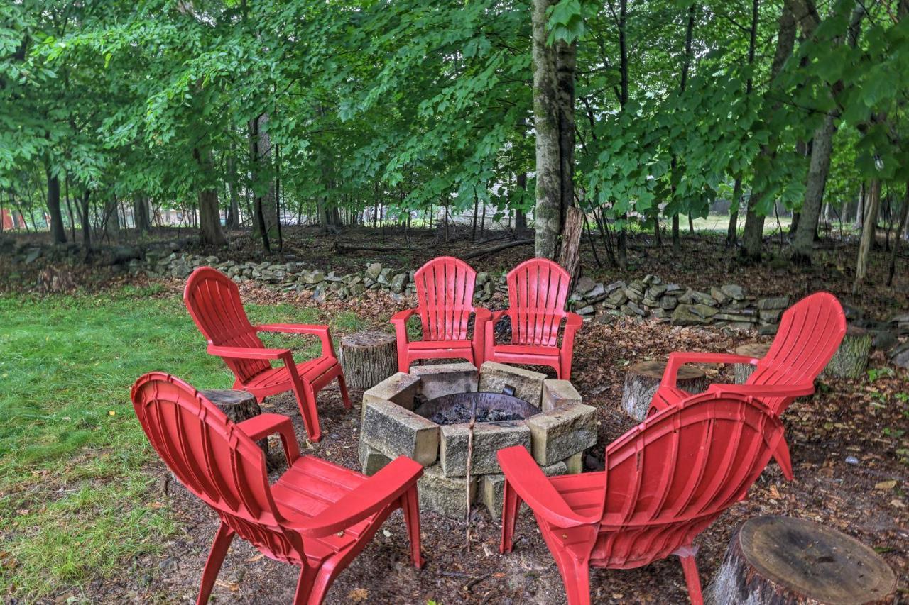 Spacious Tobyhanna Home With Lake Access And Fire Pit! Kültér fotó